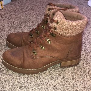 Brown winter boots
